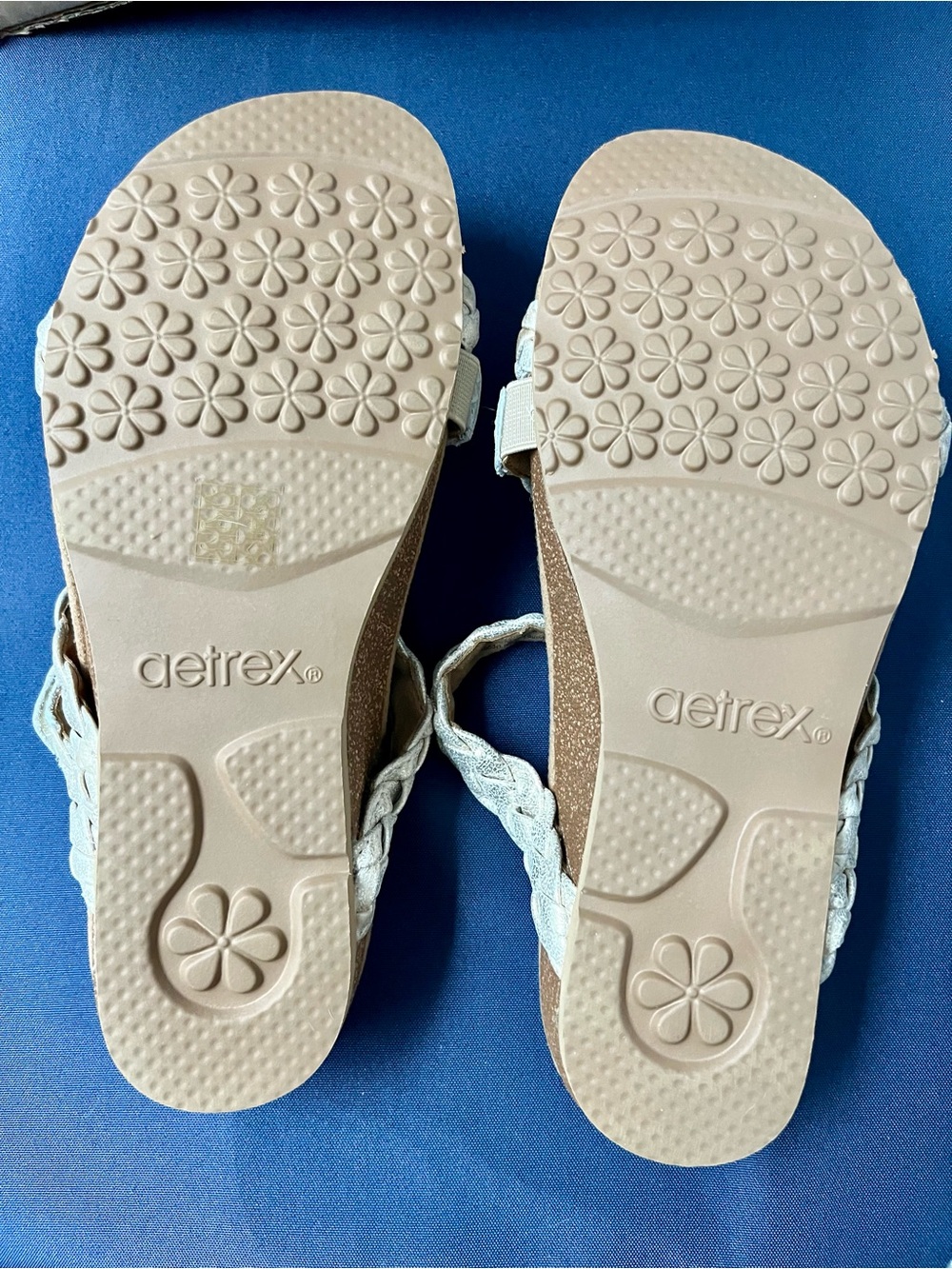 NWT Aetrex Josie Braided Triple-Strap Adjustable Size 9 Champagne Women Sandals - Picture 2 of 9